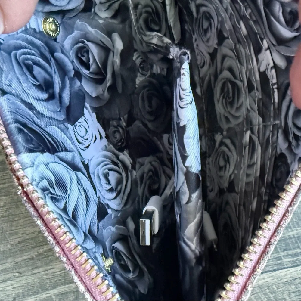 NWOT Adrienne Vittadini Sparkly Pink Wristlet Clutch Purse Phone Battery Charger